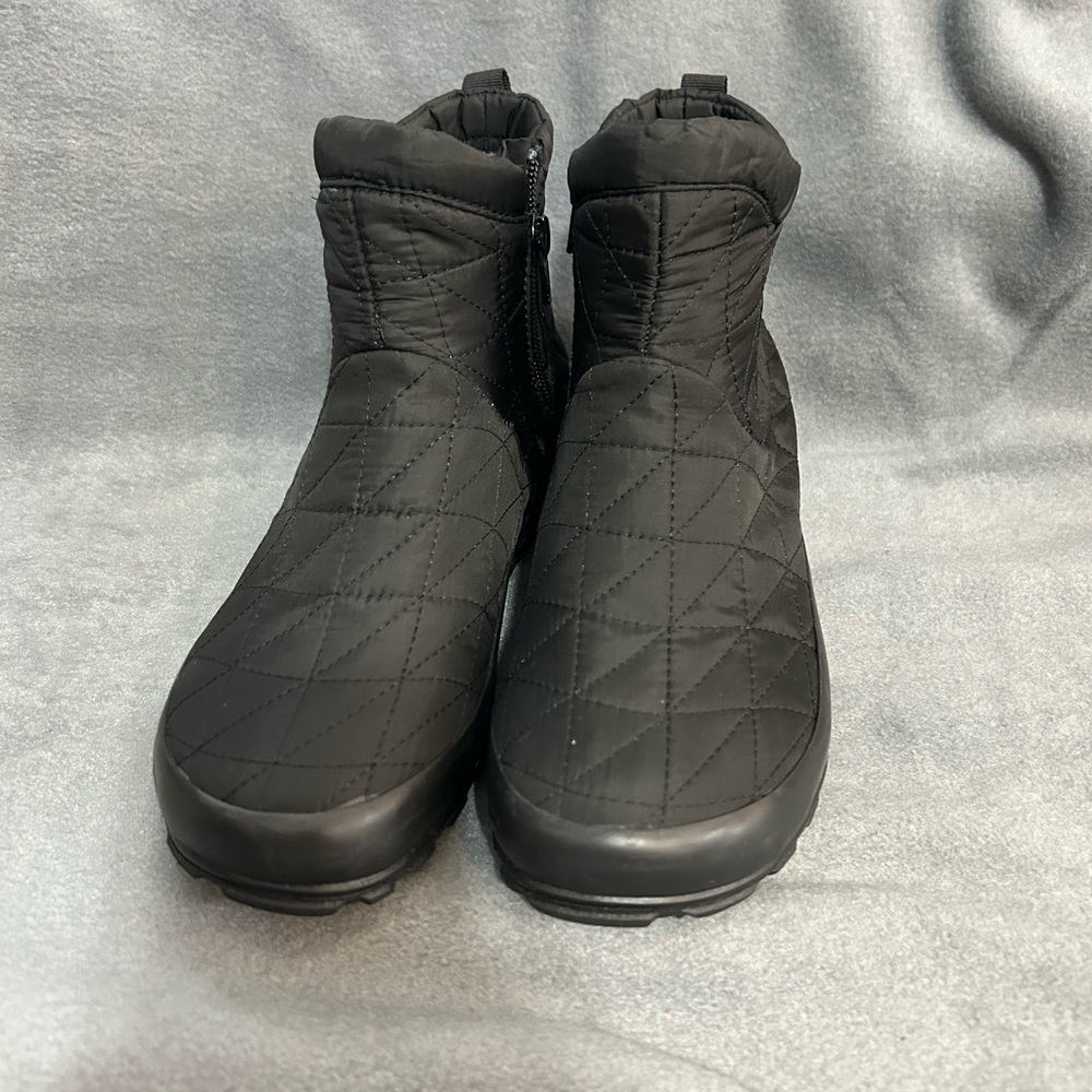 Bob’s Waterproof Black Quilted Women's Boots